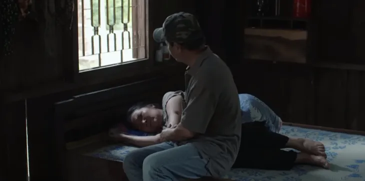 Mẹ rơm - Tập 8: Khoản đánh vợ vì mê cờ bạc - Ảnh 2. Mẹ rơm - Tập 8: Khoản đánh vợ vì mê cờ bạc - Ảnh 2.