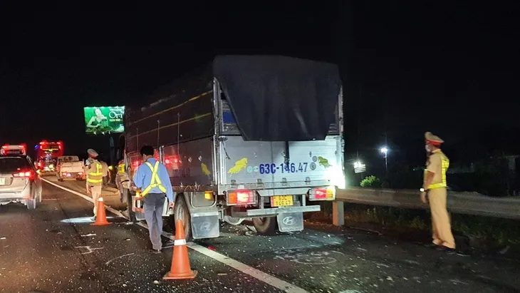 Tai nạn liên tiếp trên cao tốc TP Hồ Chí Minh - Trung Lương, hàng ngàn phương tiện ách tắc - Ảnh 1. Tai nạn liên tiếp trên cao tốc TP Hồ Chí Minh - Trung Lương, hàng ngàn phương tiện ách tắc - Ảnh 1.