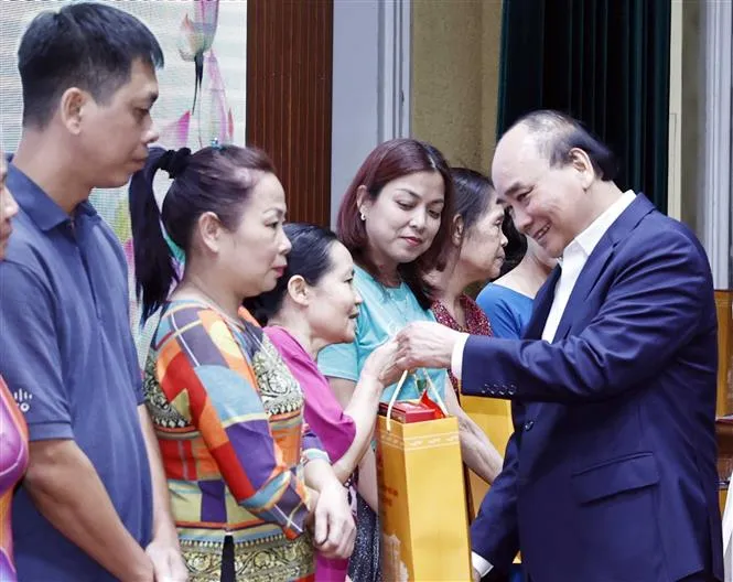 Chủ tịch nước dự Ngày hội Đại đoàn kết toàn dân tộc tại phường Điện Biên, Hà Nội - Ảnh 2. Chủ tịch nước dự Ngày hội Đại đoàn kết toàn dân tộc tại phường Điện Biên, Hà Nội - Ảnh 2.