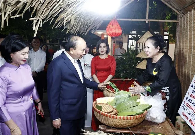 Chủ tịch nước dự Ngày hội Đại đoàn kết toàn dân tộc tại phường Điện Biên, Hà Nội - Ảnh 1. Chủ tịch nước dự Ngày hội Đại đoàn kết toàn dân tộc tại phường Điện Biên, Hà Nội - Ảnh 1.
