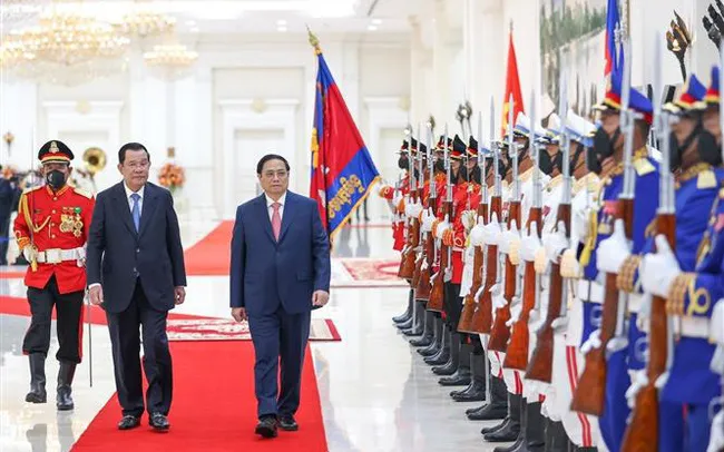 Củng cố tình hữu nghị với Campuchia; khẳng định vị thế quan trọng của Việt Nam trong khu vực - Ảnh 1. Củng cố tình hữu nghị với Campuchia; khẳng định vị thế quan trọng của Việt Nam trong khu vực - Ảnh 1.
