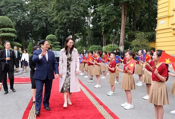 Thủ tướng Phạm Minh Chính chủ trì lễ đón Thủ tướng New Zealand thăm chính thức Việt Nam - Ảnh 4. Thủ tướng Phạm Minh Chính chủ trì lễ đón Thủ tướng New Zealand thăm chính thức Việt Nam - Ảnh 4.