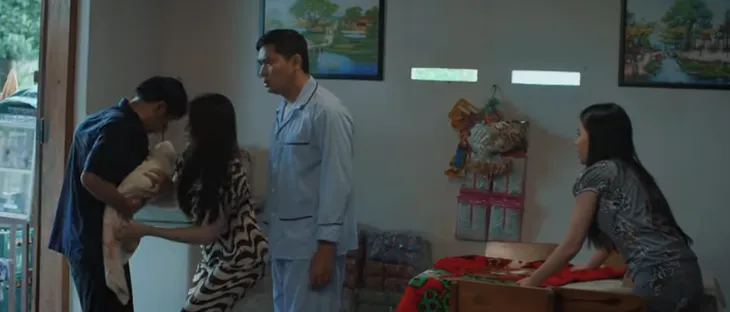 Mẹ rơm - Tập 9: Hào chết lặng khi nhìn thấy con của Loan - Ảnh 1. Mẹ rơm - Tập 9: Hào chết lặng khi nhìn thấy con của Loan - Ảnh 1.