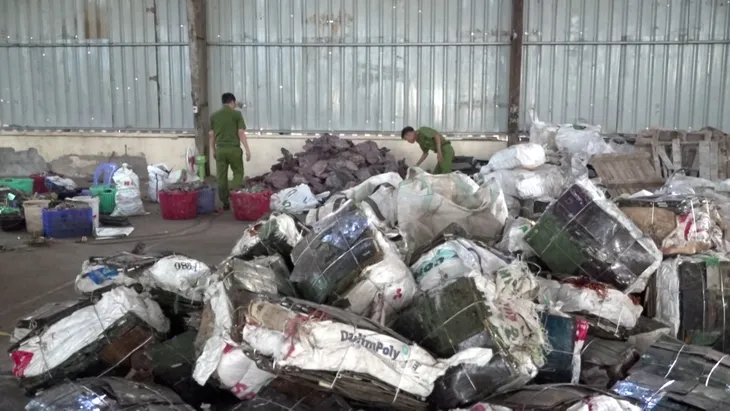 Đồng Nai: Phát hiện cơ sở tái chế hơn 100 tấn phế liệu linh kiện điện tử trái phép - Ảnh 2. Đồng Nai: Phát hiện cơ sở tái chế hơn 100 tấn phế liệu linh kiện điện tử trái phép - Ảnh 2.