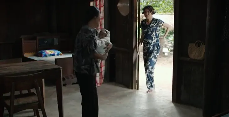 Mẹ rơm - Tập 9: Khoản ân hận vì lỡ lời làm mẹ chết vì sốc - Ảnh 9. Mẹ rơm - Tập 9: Khoản ân hận vì lỡ lời làm mẹ chết vì sốc - Ảnh 9.