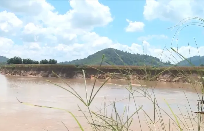 “Nóng” nạn khai thác cát trên sông ở Tây Nguyên - Ảnh 1. “Nóng” nạn khai thác cát trên sông ở Tây Nguyên - Ảnh 1.