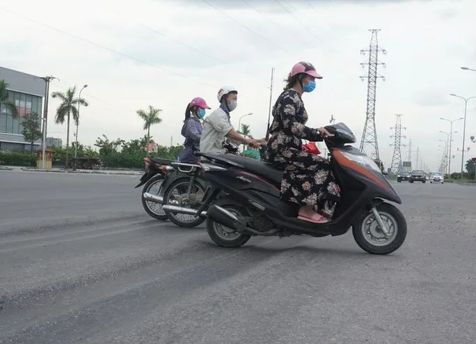 Đường tránh hơn 800 tỷ đồng xuống cấp nghiêm trọng, gần 2 năm chưa được khắc phục - Ảnh 3. Đường tránh hơn 800 tỷ đồng xuống cấp nghiêm trọng, gần 2 năm chưa được khắc phục - Ảnh 3.