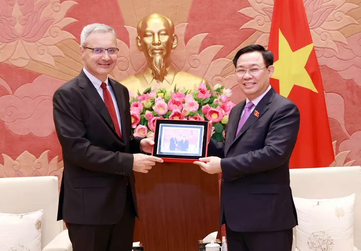 Chủ tịch Quốc hội tiếp Đại sứ Pháp - Ảnh 2. Chủ tịch Quốc hội tiếp Đại sứ Pháp - Ảnh 2.
