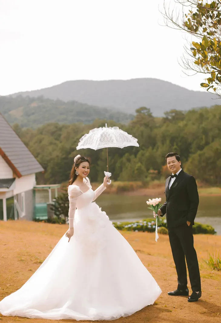 Sao Việt ngày 17/11: Vân Dung làm shipper, Lưu Hương Giang ngày càng sexy - Ảnh 7. Sao Việt ngày 17/11: Vân Dung làm shipper, Lưu Hương Giang ngày càng sexy - Ảnh 7.