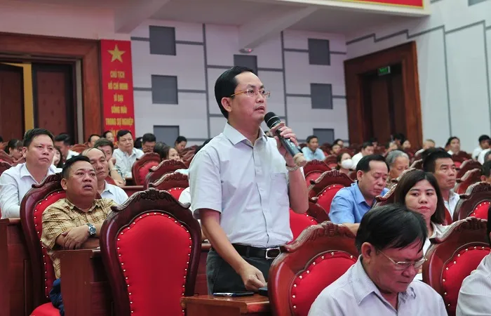Chủ tịch UBND Thành phố Trần Sỹ Thanh tiếp xúc cử tri huyện Mê Linh và Sóc Sơn - Ảnh 2. Chủ tịch UBND Thành phố Trần Sỹ Thanh tiếp xúc cử tri huyện Mê Linh và Sóc Sơn - Ảnh 2.