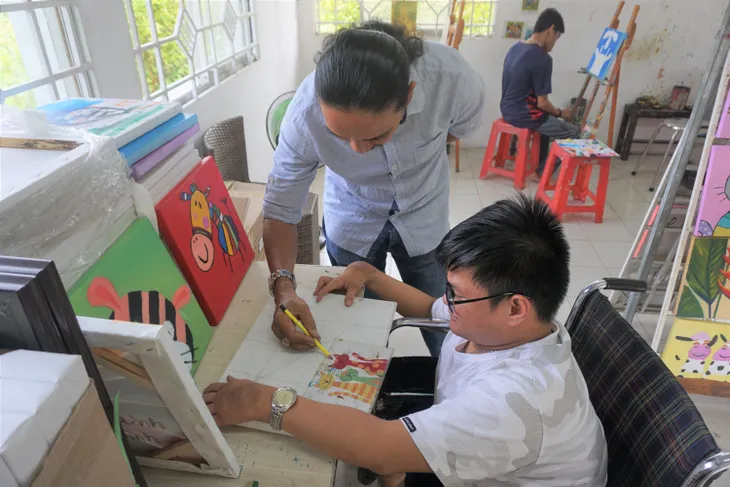 Ngày Nhà giáo Việt Nam 20/11: Lan tỏa hạnh phúc đến với những học sinh có hoàn cảnh đặc biệt - Ảnh 2. Ngày Nhà giáo Việt Nam 20/11: Lan tỏa hạnh phúc đến với những học sinh có hoàn cảnh đặc biệt - Ảnh 2.