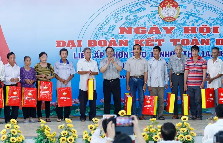 Thủ tướng Phạm Minh Chính: Càng khó khăn, phức tạp càng phải đoàn kết thống nhất - Ảnh 3. Thủ tướng Phạm Minh Chính: Càng khó khăn, phức tạp càng phải đoàn kết thống nhất - Ảnh 3.