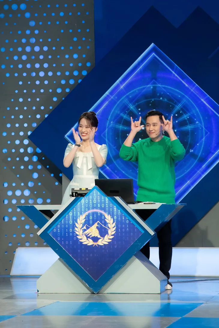 Loạt biểu cảm đáng yêu của cặp đôi Đường lên đỉnh Olympia - Ảnh 1. Loạt biểu cảm đáng yêu của cặp đôi Đường lên đỉnh Olympia - Ảnh 1.