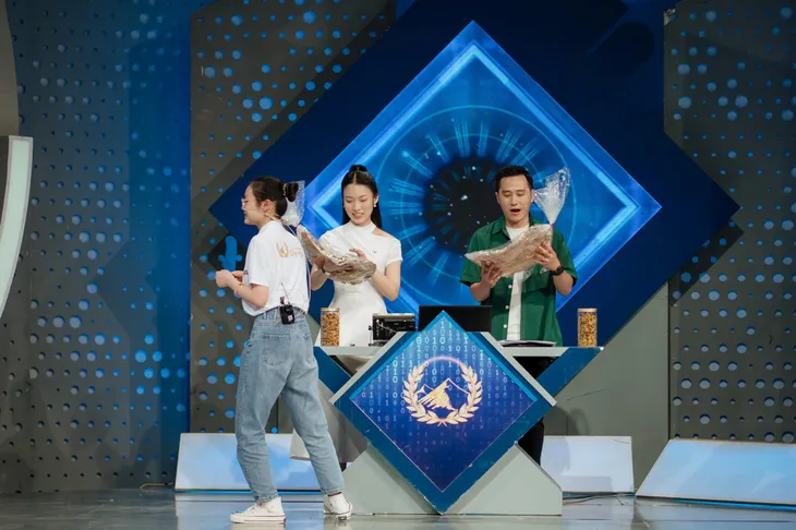 Loạt biểu cảm đáng yêu của cặp đôi Đường lên đỉnh Olympia - Ảnh 5. Loạt biểu cảm đáng yêu của cặp đôi Đường lên đỉnh Olympia - Ảnh 5.