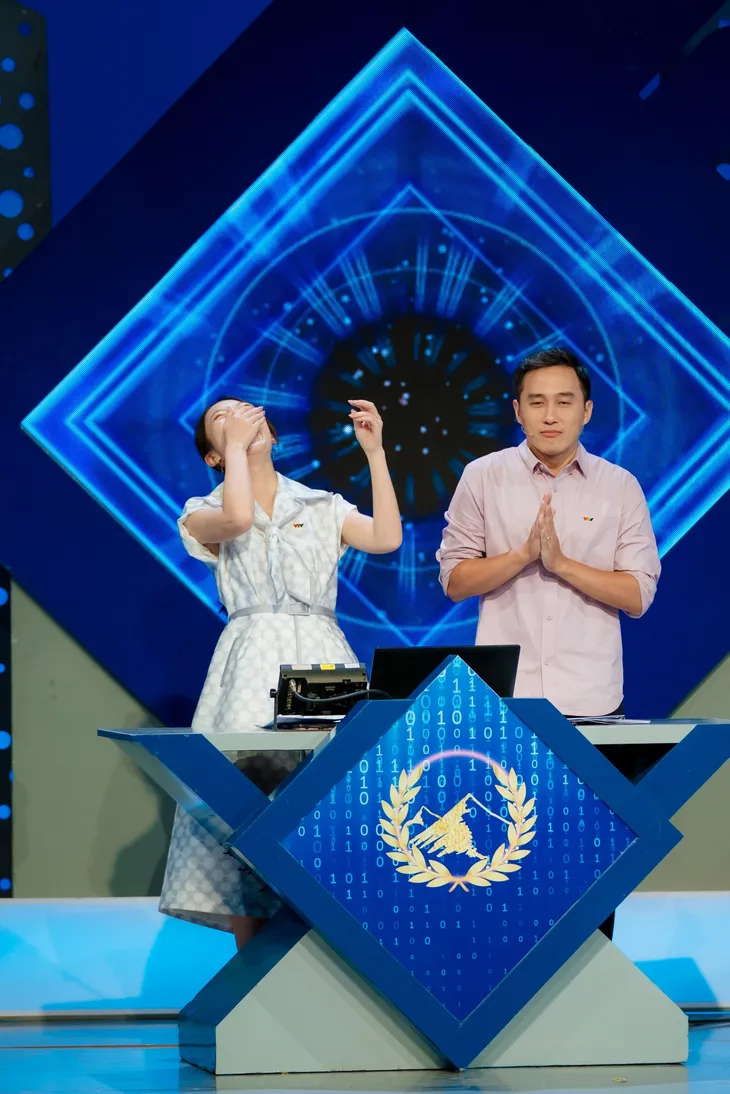 Loạt biểu cảm đáng yêu của cặp đôi Đường lên đỉnh Olympia - Ảnh 8. Loạt biểu cảm đáng yêu của cặp đôi Đường lên đỉnh Olympia - Ảnh 8.