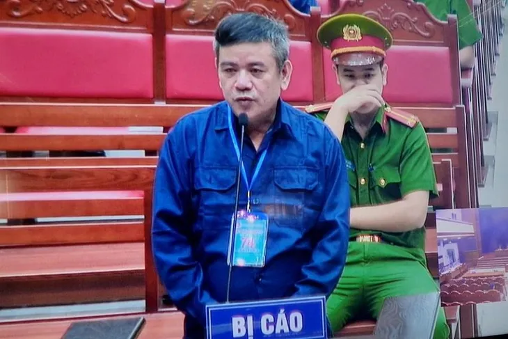 Buôn lậu xăng dầu ở Đồng Nai: Cựu Đội trưởng có thể lĩnh án 16 năm tù - Ảnh 2. Buôn lậu xăng dầu ở Đồng Nai: Cựu Đội trưởng có thể lĩnh án 16 năm tù - Ảnh 2.