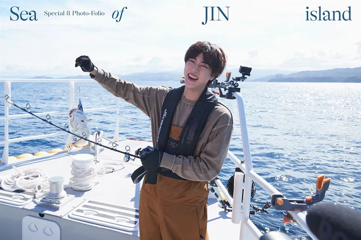 Jin (BTS) ra mắt dự án sách ảnh trước khi nhập ngũ - Ảnh 1. Jin (BTS) ra mắt dự án sách ảnh trước khi nhập ngũ - Ảnh 1.