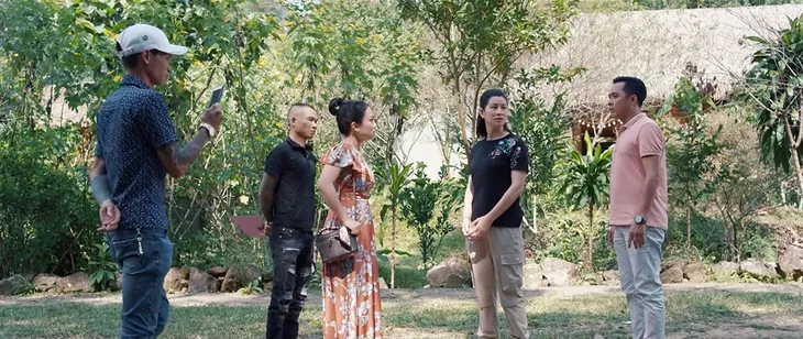 Thông gia ngõ hẹp - Tập 19: Bạn cùng giường của crush tới tận homestay đánh ghen Mai? - Ảnh 2. Thông gia ngõ hẹp - Tập 19: Bạn cùng giường của crush tới tận homestay đánh ghen Mai? - Ảnh 2.