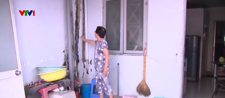 Sạt lở bờ kênh đê bao, hàng trăm hộ dân bị ảnh hưởng - Ảnh 2. Sạt lở bờ kênh đê bao, hàng trăm hộ dân bị ảnh hưởng - Ảnh 2.