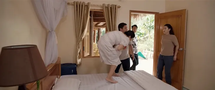 Thông gia ngõ hẹp - Tập 19: Bà Hồng cô đơn, lạc lõng khi gia đình ông Phúc quây quần đông vui - Ảnh 12. Thông gia ngõ hẹp - Tập 19: Bà Hồng cô đơn, lạc lõng khi gia đình ông Phúc quây quần đông vui - Ảnh 12.