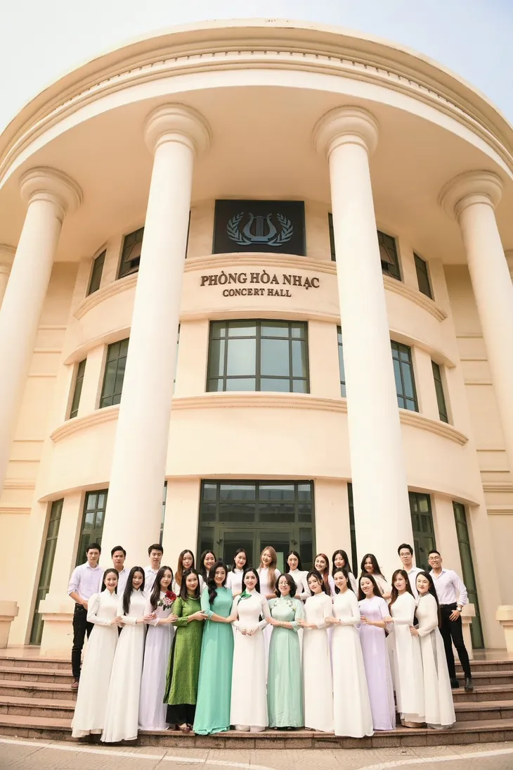 Sao Mai Phương Nga: NSND Trung Kiên, NSND Lê Dung là thầy cô tuyệt vời trong trái tim tôi - Ảnh 4. Sao Mai Phương Nga: NSND Trung Kiên, NSND Lê Dung là thầy cô tuyệt vời trong trái tim tôi - Ảnh 4.