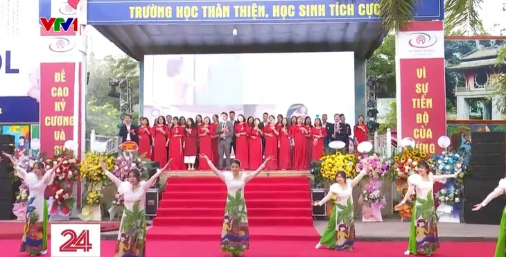Tưng bừng các hoạt động kỷ niệm Ngày Nhà giáo Việt Nam - Ảnh 1. Tưng bừng các hoạt động kỷ niệm Ngày Nhà giáo Việt Nam - Ảnh 1.