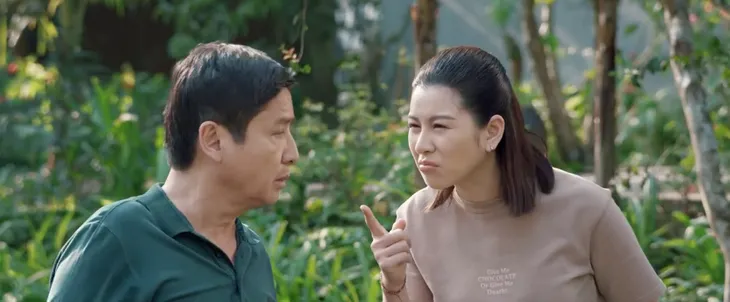 Thông gia ngõ hẹp - Tập 19: Bà Hồng cô đơn, lạc lõng khi gia đình ông Phúc quây quần đông vui - Ảnh 4. Thông gia ngõ hẹp - Tập 19: Bà Hồng cô đơn, lạc lõng khi gia đình ông Phúc quây quần đông vui - Ảnh 4.