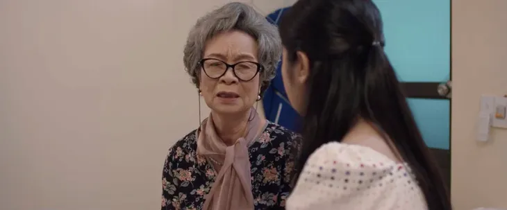 Thông gia ngõ hẹp - Tập 19: Bà Hồng cô đơn, lạc lõng khi gia đình ông Phúc quây quần đông vui - Ảnh 27. Thông gia ngõ hẹp - Tập 19: Bà Hồng cô đơn, lạc lõng khi gia đình ông Phúc quây quần đông vui - Ảnh 27.