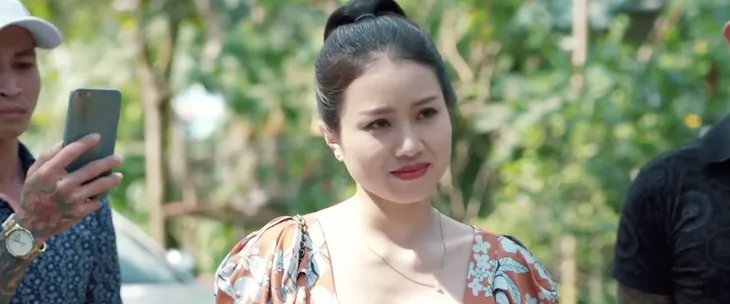 Thông gia ngõ hẹp - Tập 19: Bà Hồng cô đơn, lạc lõng khi gia đình ông Phúc quây quần đông vui - Ảnh 43. Thông gia ngõ hẹp - Tập 19: Bà Hồng cô đơn, lạc lõng khi gia đình ông Phúc quây quần đông vui - Ảnh 43.