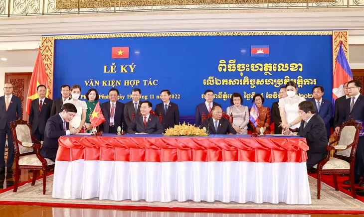 Chủ tịch Quốc hội Vương Đình Huệ hội đàm với Chủ tịch Quốc hội Campuchia - Ảnh 9. Chủ tịch Quốc hội Vương Đình Huệ hội đàm với Chủ tịch Quốc hội Campuchia - Ảnh 9.