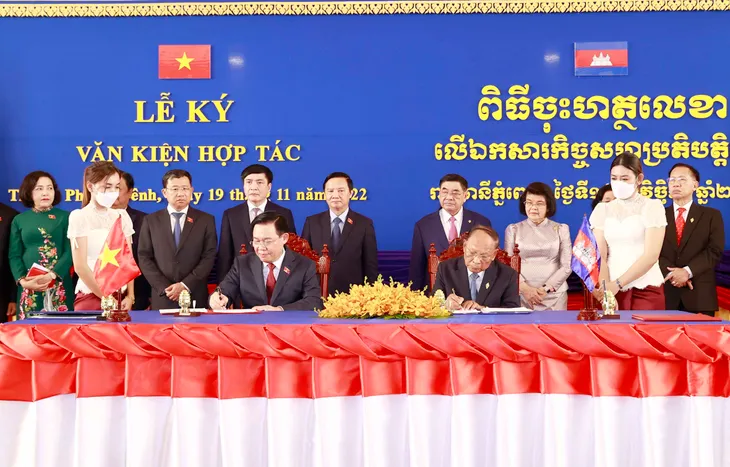 Chủ tịch Quốc hội Vương Đình Huệ hội đàm với Chủ tịch Quốc hội Campuchia - Ảnh 7. Chủ tịch Quốc hội Vương Đình Huệ hội đàm với Chủ tịch Quốc hội Campuchia - Ảnh 7.