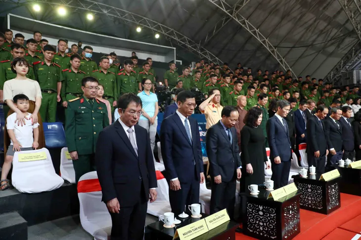 Người bạn đường 2022: Khi nỗi ám ảnh không chỉ với nạn nhân... - Ảnh 3. Người bạn đường 2022: Khi nỗi ám ảnh không chỉ với nạn nhân... - Ảnh 3.