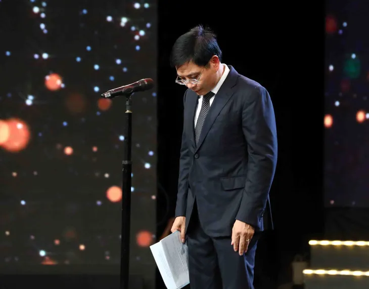Người bạn đường 2022: Khi nỗi ám ảnh không chỉ với nạn nhân... - Ảnh 2. Người bạn đường 2022: Khi nỗi ám ảnh không chỉ với nạn nhân... - Ảnh 2.