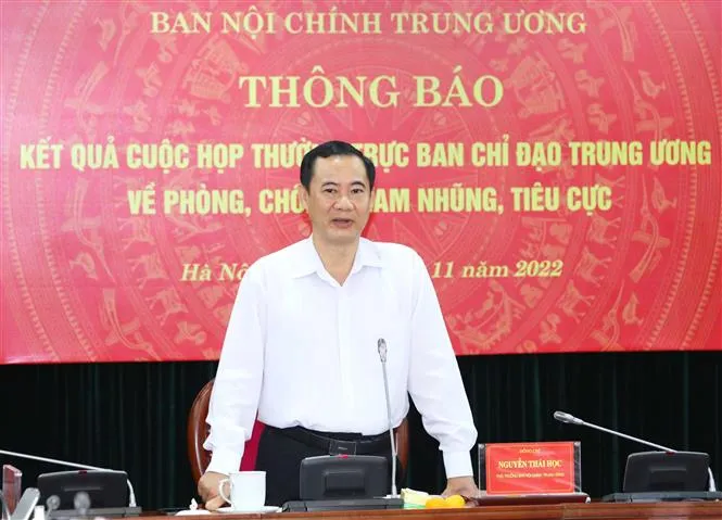 Có thể xét xử vắng mặt đối tượng trốn ra nước ngoài - Ảnh 2. Có thể xét xử vắng mặt đối tượng trốn ra nước ngoài - Ảnh 2.