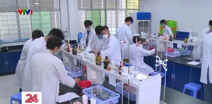 Đại học Việt Nam xếp hạng cao thế giới về tỉ lệ sinh viên có việc làm - Ảnh 2. Đại học Việt Nam xếp hạng cao thế giới về tỉ lệ sinh viên có việc làm - Ảnh 2.