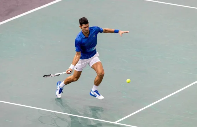 Novak Djokovic giành quyền vào vòng 3 Paris Masters - Ảnh 1. Novak Djokovic giành quyền vào vòng 3 Paris Masters - Ảnh 1.