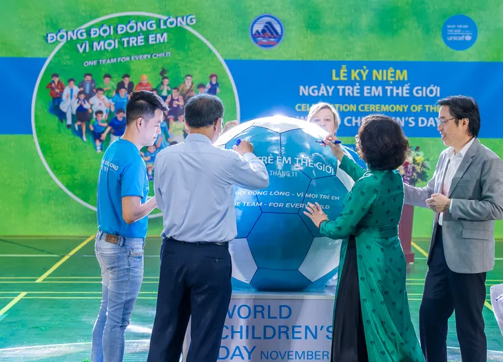 Ngày Trẻ em Thế giới: Đưa tuổi thơ trở lại với mọi trẻ em - Ảnh 2. Ngày Trẻ em Thế giới: Đưa tuổi thơ trở lại với mọi trẻ em - Ảnh 2.