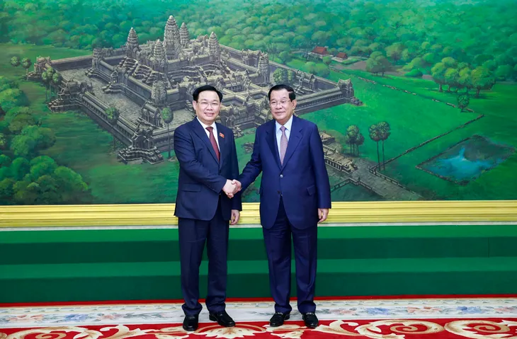 Chủ tịch Quốc hội Vương Đình Huệ hội kiến Thủ tướng Campuchia Hun Sen - Ảnh 1. Chủ tịch Quốc hội Vương Đình Huệ hội kiến Thủ tướng Campuchia Hun Sen - Ảnh 1.