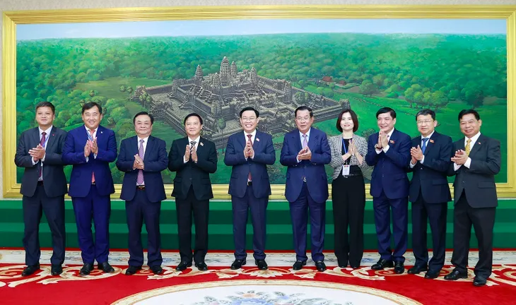Chủ tịch Quốc hội Vương Đình Huệ hội kiến Thủ tướng Campuchia Hun Sen - Ảnh 2. Chủ tịch Quốc hội Vương Đình Huệ hội kiến Thủ tướng Campuchia Hun Sen - Ảnh 2.
