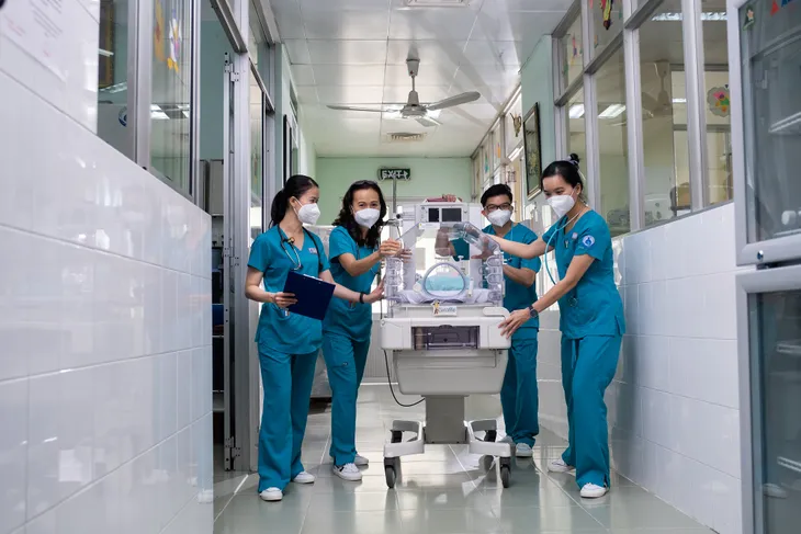 Hành trình 85 ngày giành sự sống của em bé sơ sinh trong Bí mật lồng ấp - Ảnh 1. Hành trình 85 ngày giành sự sống của em bé sơ sinh trong Bí mật lồng ấp - Ảnh 1.