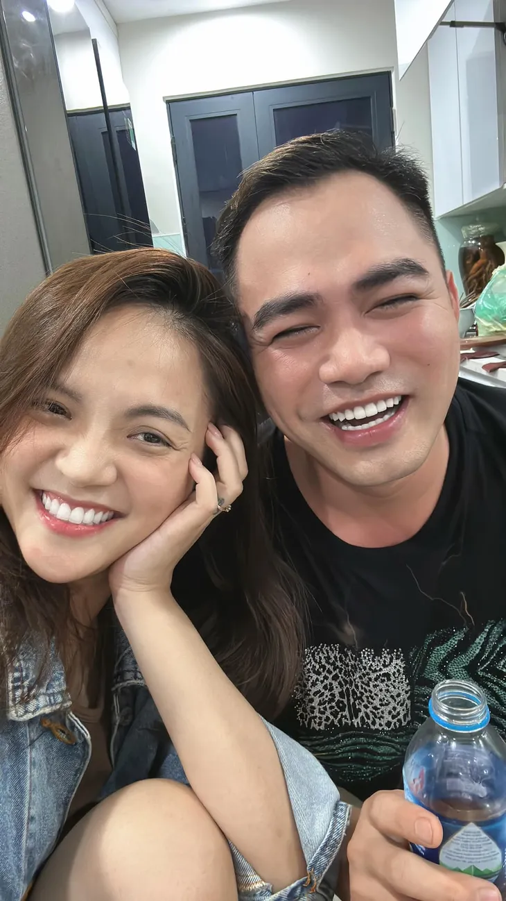 Diễn viên Việt tuần qua: Thu Quỳnh tươi rói khi gặp lại chồng cũ, Hồng Diễm đi biển diện áo len - Ảnh 4. Diễn viên Việt tuần qua: Thu Quỳnh tươi rói khi gặp lại chồng cũ, Hồng Diễm đi biển diện áo len - Ảnh 4.