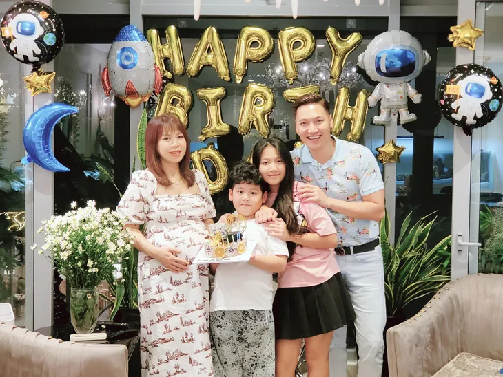 Diễn viên Việt tuần qua: Thu Quỳnh tươi rói khi gặp lại chồng cũ, Hồng Diễm đi biển diện áo len - Ảnh 8. Diễn viên Việt tuần qua: Thu Quỳnh tươi rói khi gặp lại chồng cũ, Hồng Diễm đi biển diện áo len - Ảnh 8.