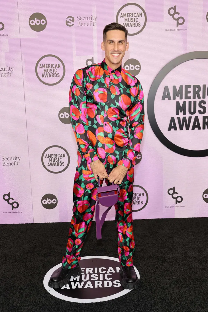 Thảm đỏ AMAs 2022: Gia đình Pink nổi bật, Kim Petras gợi nhớ đến Britney Spears - Ảnh 2. Thảm đỏ AMAs 2022: Gia đình Pink nổi bật, Kim Petras gợi nhớ đến Britney Spears - Ảnh 2.