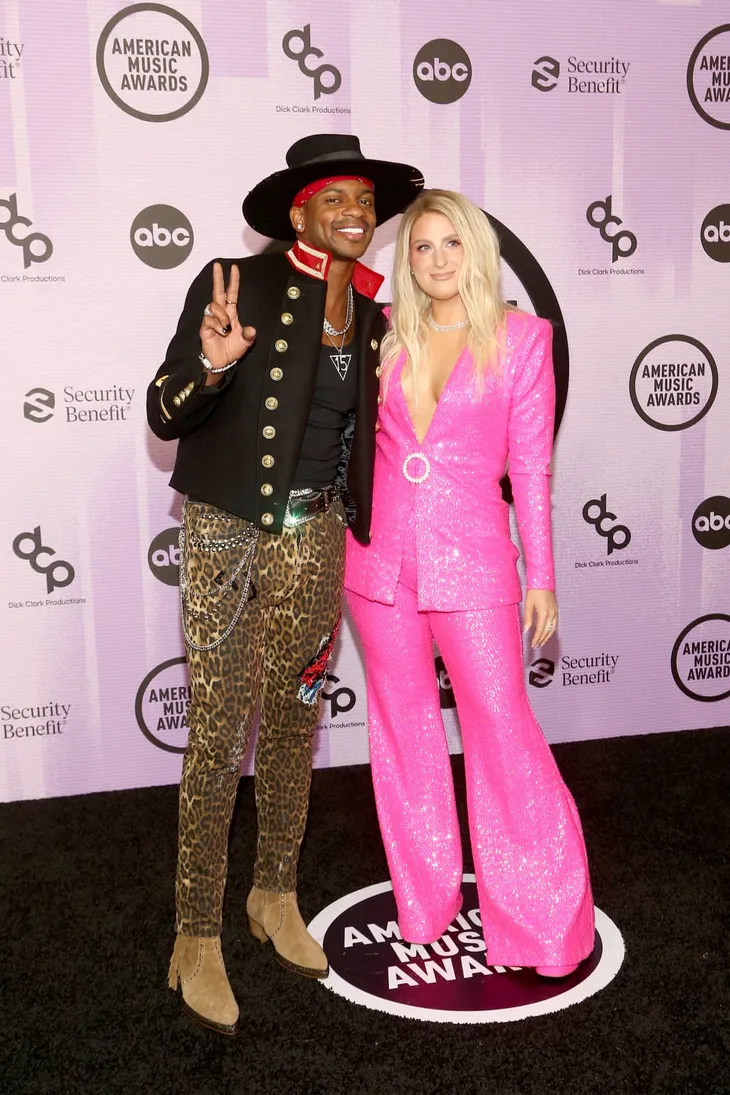 Thảm đỏ AMAs 2022: Gia đình Pink nổi bật, Kim Petras gợi nhớ đến Britney Spears - Ảnh 15. Thảm đỏ AMAs 2022: Gia đình Pink nổi bật, Kim Petras gợi nhớ đến Britney Spears - Ảnh 15.