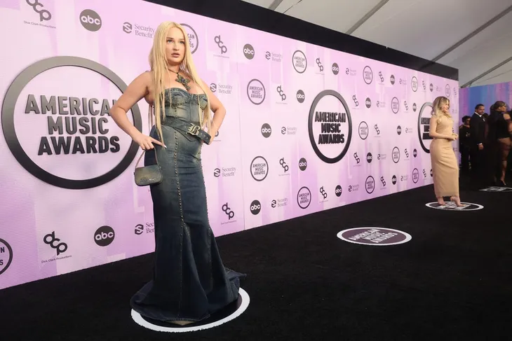 Thảm đỏ AMAs 2022: Gia đình Pink nổi bật, Kim Petras gợi nhớ đến Britney Spears - Ảnh 18. Thảm đỏ AMAs 2022: Gia đình Pink nổi bật, Kim Petras gợi nhớ đến Britney Spears - Ảnh 18.