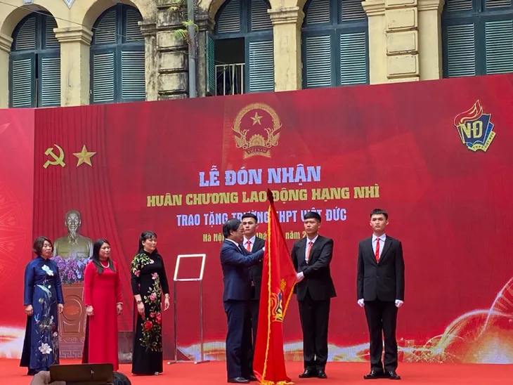 Trường THPT Việt Đức vinh dự đón nhận Huân chương Lao động hạng Nhì - Ảnh 3. Trường THPT Việt Đức vinh dự đón nhận Huân chương Lao động hạng Nhì - Ảnh 3.