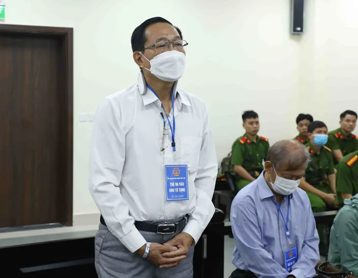 Xét xử cựu Thứ trưởng Bộ Y tế Cao Minh Quang: Hợp thức hóa hồ sơ, biển thủ 3,8 triệu USD của Nhà nước - Ảnh 1. Xét xử cựu Thứ trưởng Bộ Y tế Cao Minh Quang: Hợp thức hóa hồ sơ, biển thủ 3,8 triệu USD của Nhà nước - Ảnh 1.