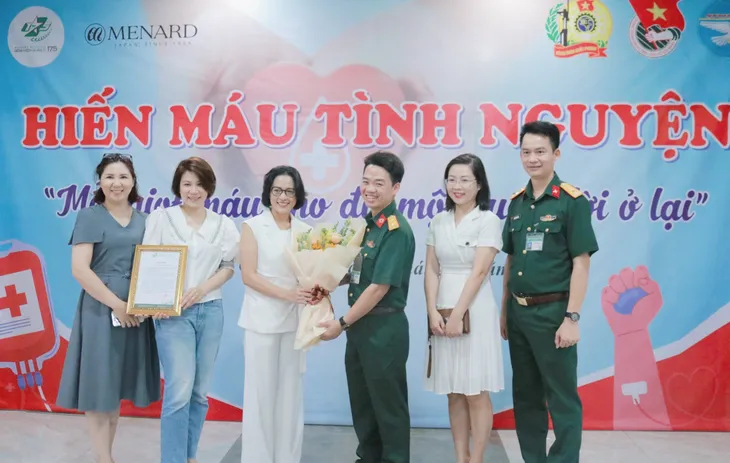 Hơn 140 đơn vị máu từ chương trình Dòng máu nuôi hy vọng, hàn gắn cho tương lai - Ảnh 1.