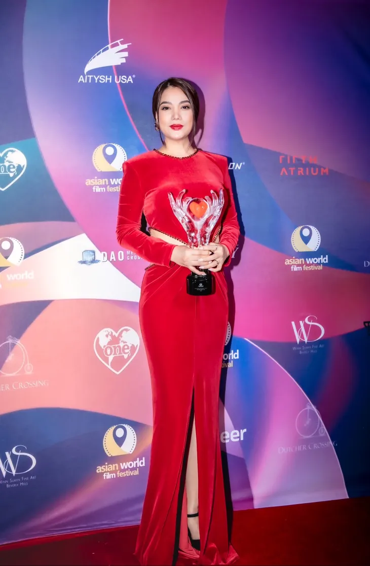 Trương Ngọc Ánh rạng rỡ hội ngộ Quyền Linh tại Liên hoan phim Asia World Film Festival 2022 - Ảnh 2. Trương Ngọc Ánh rạng rỡ hội ngộ Quyền Linh tại Liên hoan phim Asia World Film Festival 2022 - Ảnh 2.