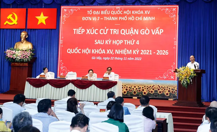 Chủ tịch nước Nguyễn Xuân Phúc tiếp xúc cử tri Thành phố Hồ Chí Minh - Ảnh 1. Chủ tịch nước Nguyễn Xuân Phúc tiếp xúc cử tri Thành phố Hồ Chí Minh - Ảnh 1.